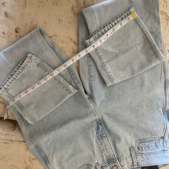 Banana Republic curvy straight light wash jeans - Picture 5 of 8
